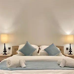 Spacious New 2 Bedroom Apt-in Amazing Location B6 شقة